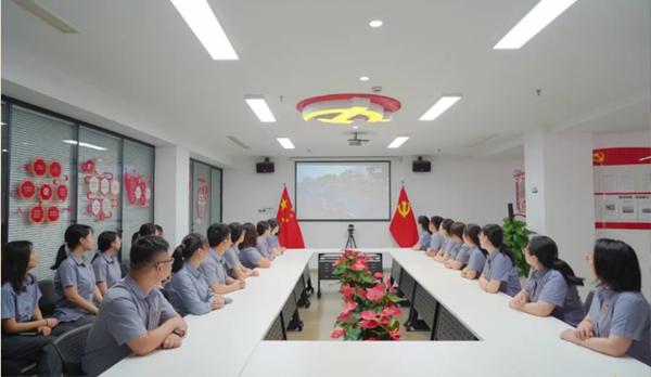 致敬强国荣光，凝聚奋进力量——美而特组织观看纪念中国人民抗日战争暨世界反法西斯战争胜利80周年阅兵仪式直播