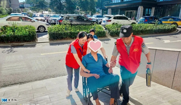 美而特集团：红马甲亮身份 先锋岗暖人心 党员先锋岗持续书写为民服务暖心画卷