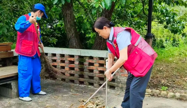 美而特志愿者走进农家，唠安全、解难题、问冷暖……